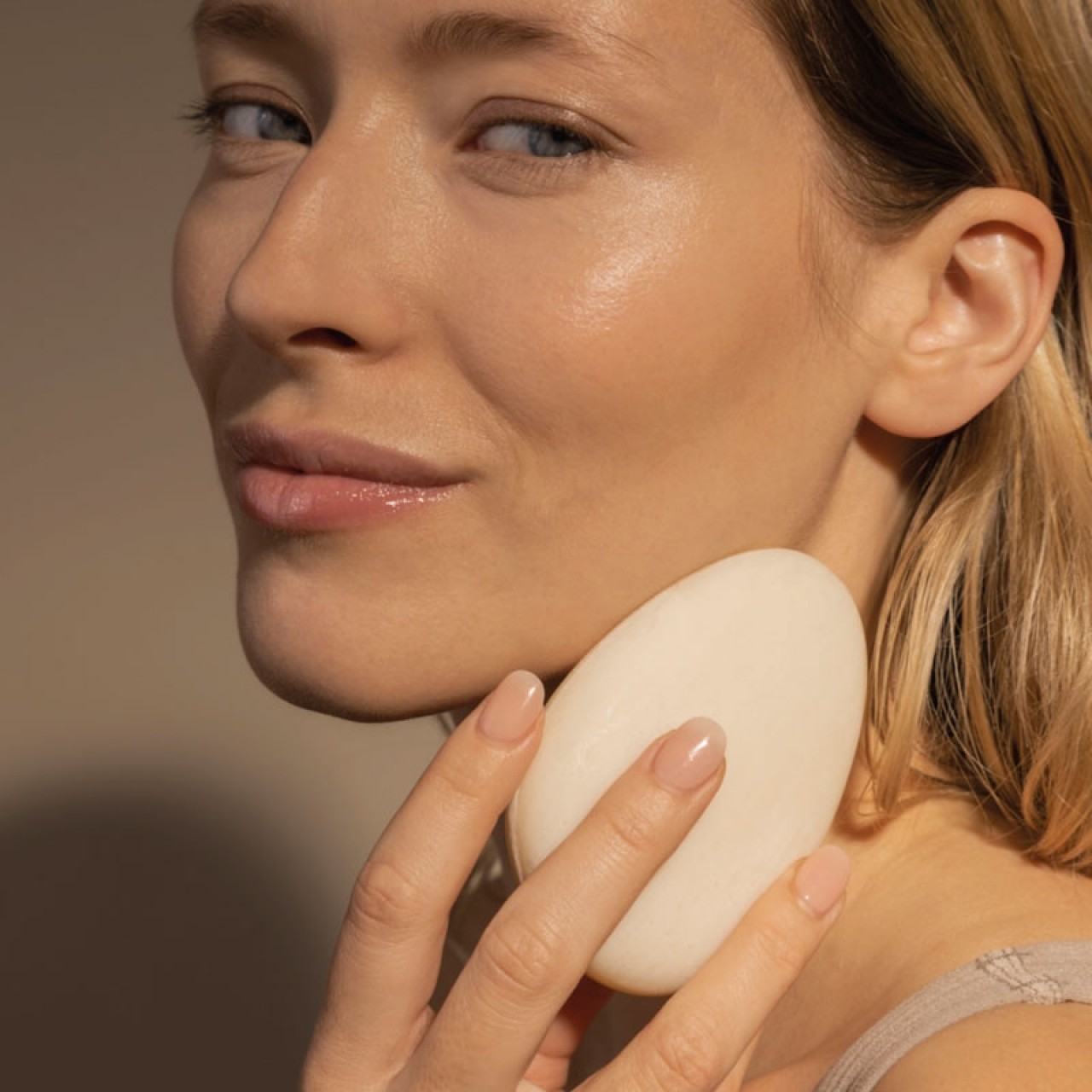 detergente-viso-solido-per-pelli-sensibili-85g-compagnie-de-provence-italia-cppf0118ss085sa-14 detergente-viso-solido-per-pelli-sensibili-85g-compagnie-de-provence-italia-cppf0118ss085sa-14