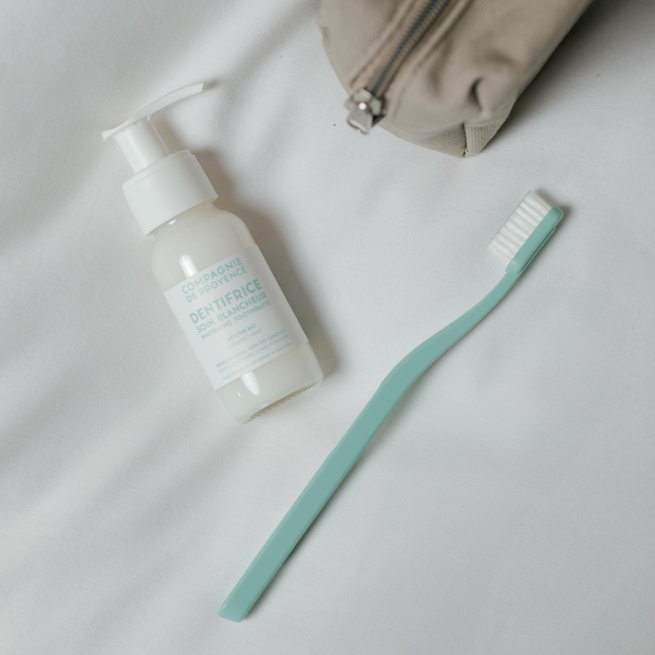 dentifricio-sbiancante-biologico-da-viaggio-50ml-compagnie-de-provence-italia-cppf0119de050bl-12 dentifricio-sbiancante-biologico-da-viaggio-50ml-compagnie-de-provence-italia-cppf0119de050bl-12